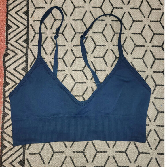 Lululemon Ebb To Street Bra Il in Laguna Teal, sz 4 - Picture 1 of 11